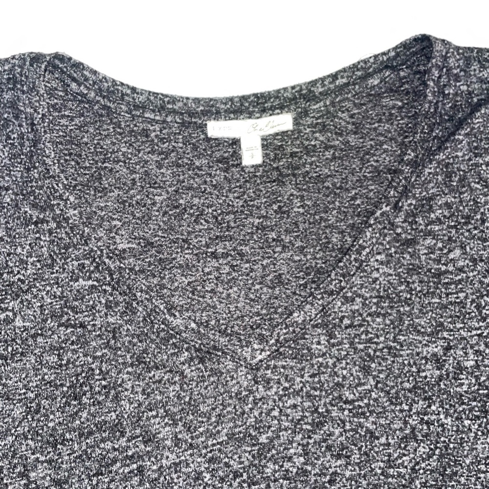 Grey 3/4 quarter top